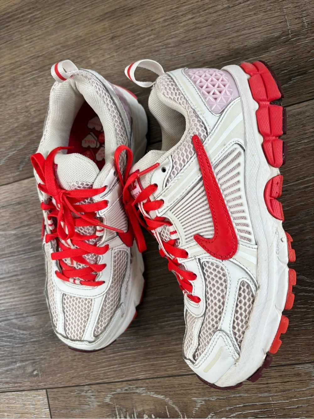 Vomero Nike Kids White and Red Mesh Athletic Sneakers 4.5Y